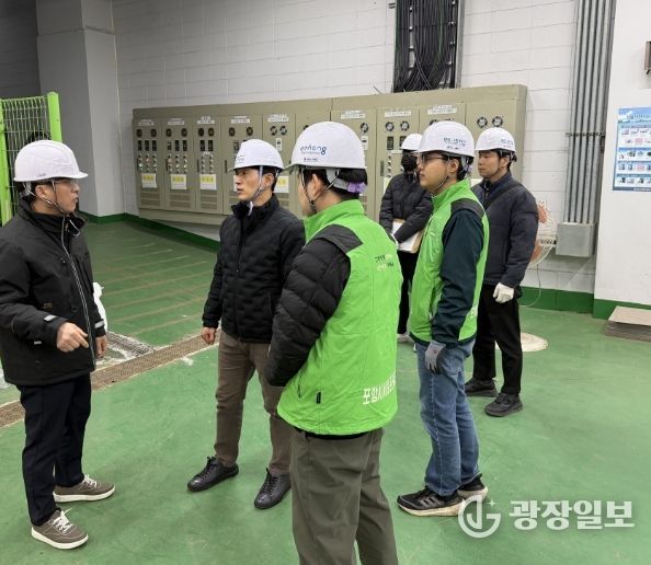 포항시와 시설관리공단은 지난 11일 시청사를 대상으로 단체 안전점검 회의를 진행하고 기계·전기실 등에 위치한 소방시설 점검을 실시했다.