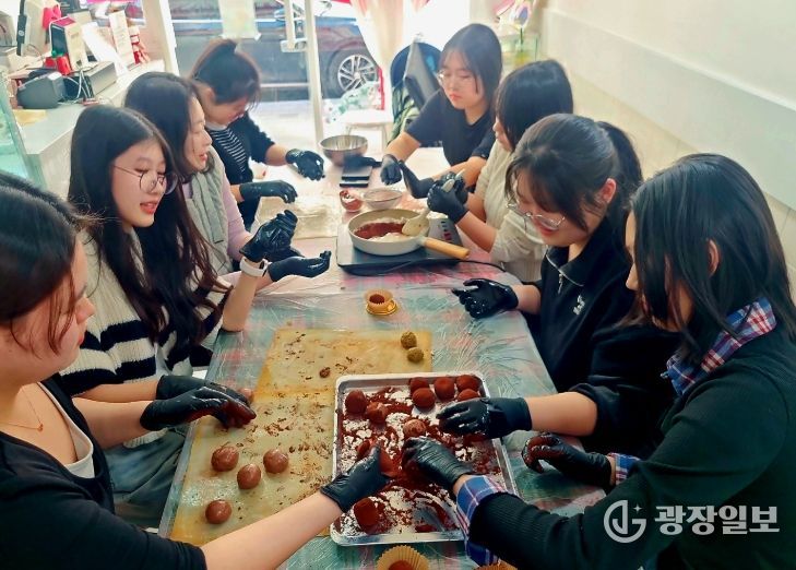 겨울방학 맞아 ‘두바이 쫀득쿠키 만들기’ 진로체험