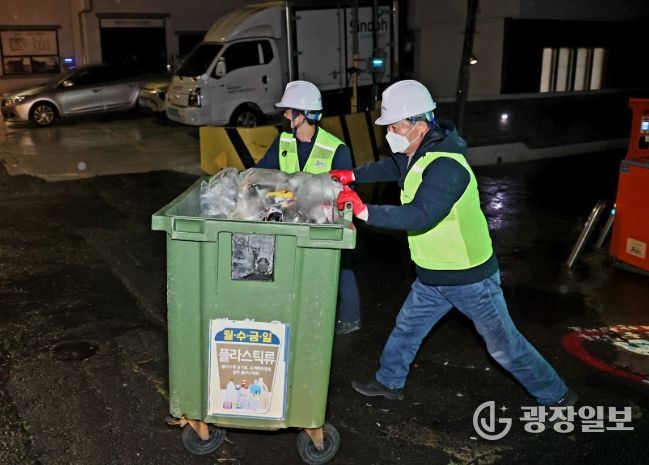 김완근 제주시장, 용담2동서 환경미화 활동