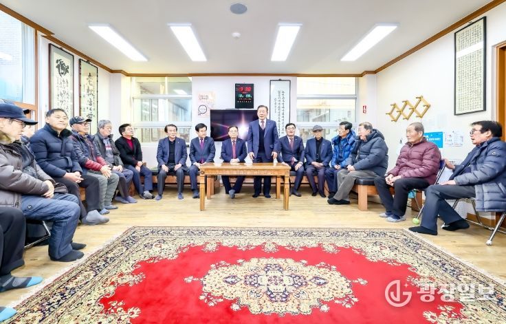 어르신 함께 어울려 건강한 노후 지원에 총력