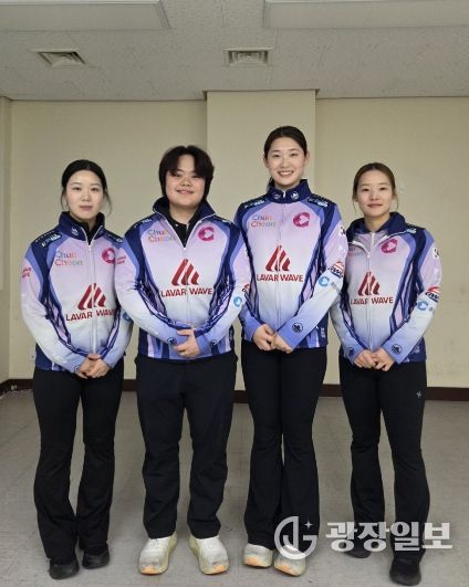 춘천시청 컬링팀 (사진 왼쪽부터 스킵 박유빈, 서드 박서진, 세컨 양태이, 리드 김수진)