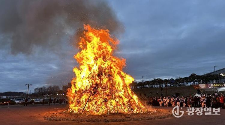 안동시, 2026년 정월대보름 달맞이 행사 성황리 개최 “액은 태우고, 소원은 달에 빌다”