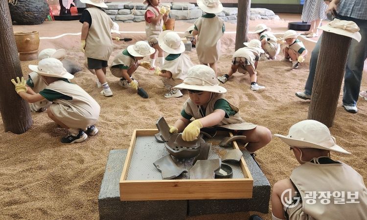 정읍시립박물관, ‘꼬마 고고학자’ 발굴체험 본격 시작…602명 참여