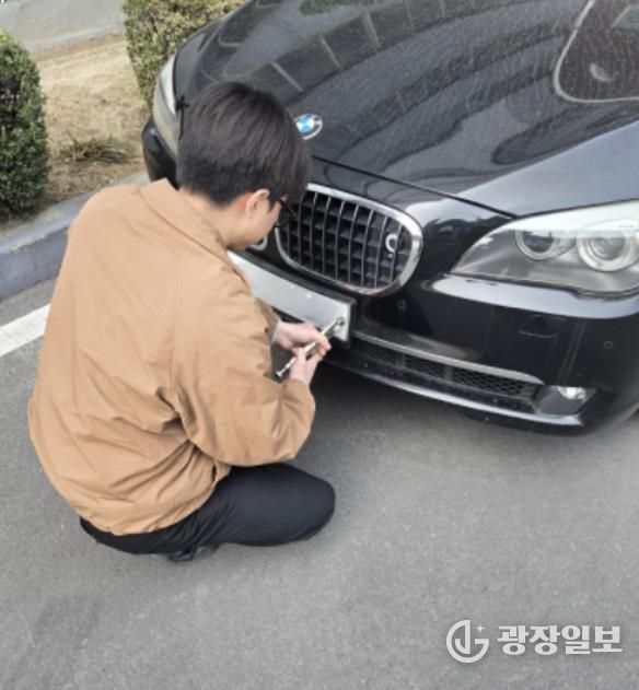 체납차량 번호판 영치중