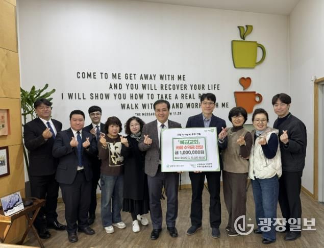 현판 오른쪽 북부희망케어센터 전정수 센터장