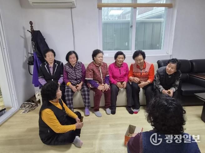 영암군, 경로당 204곳에 객장소파 설치