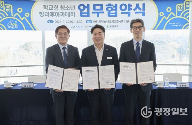 업무협약을 체결 후 기념 사진 촬영