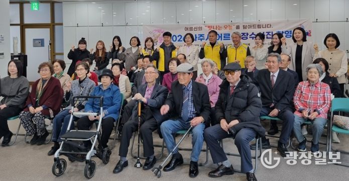 나주시가 어르신 600명을 대상으로 오는 9월까지 장수사진 촬영을 지원한다.