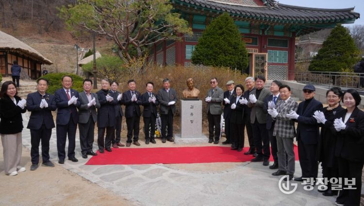김유정문학촌서 추모제 및 흉상 제막식