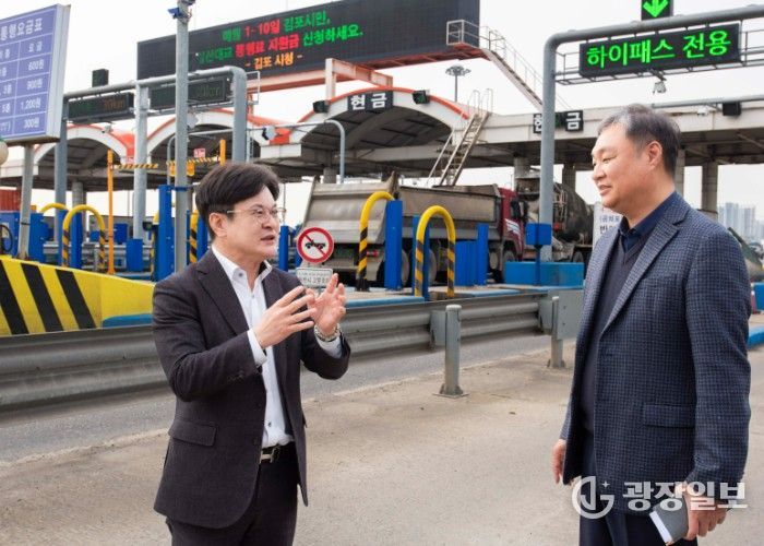 김병수 김포시장이 1일 일산대교 현장을 방문해 이용 상황 확인 및 과정 점검에 나섰다.
