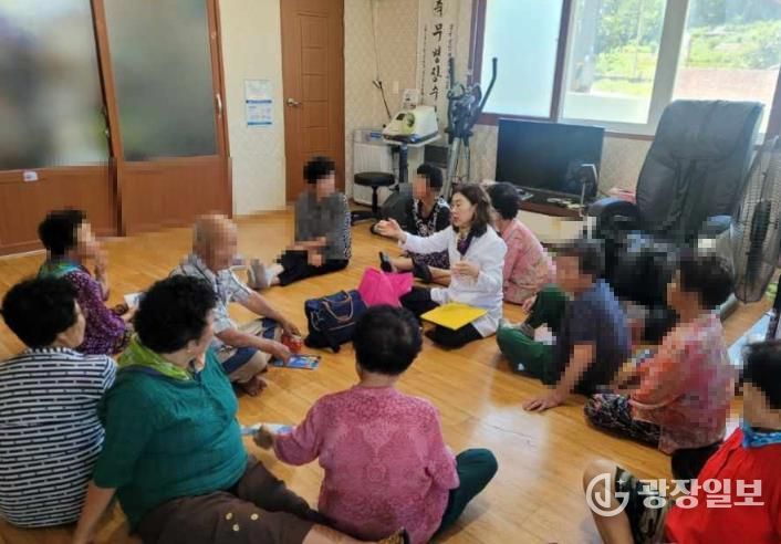 고흥군, 유가 불안 대응 ‘찾아가는 취약계층 건강관리’ 강화 (1) - 경로당 만성질환 복약관리 및 합병증 예방 등 건강 상담
