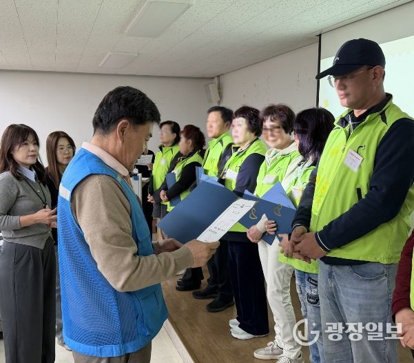 ‘동 자원봉사 거점 활동가 위촉식 및 보수교육’