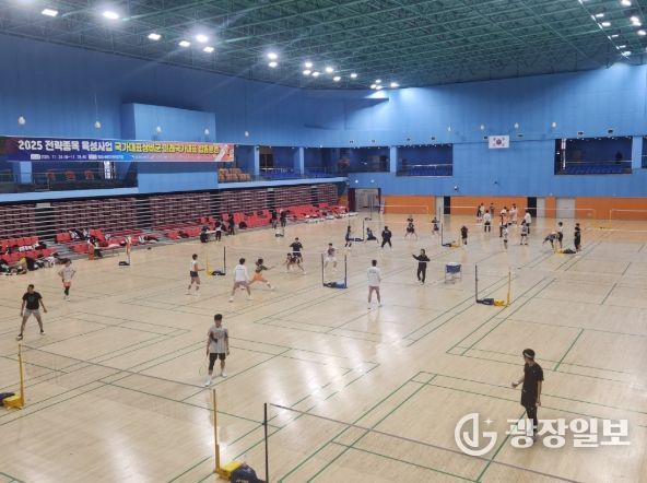 전지훈련 중인 배드민턴 선수들 모습