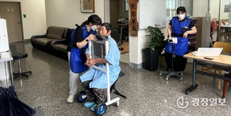 경로당 결핵검진 장면