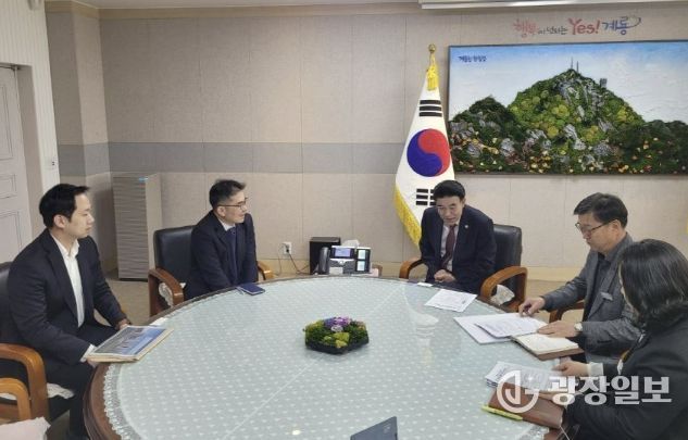 이응우 계룡시장은 7일 하대실2지구 공동1블록 개발사업 관련 시행사(태유디앤피(주))에게 우수 건설사 참여를 요청하고 현안을 점검했다.