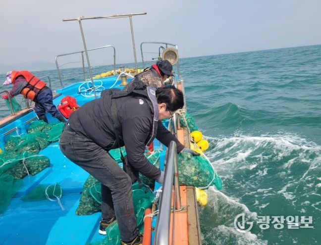 수산자원 회복 위해 ‘전복 종자’ 19만 마리 방류