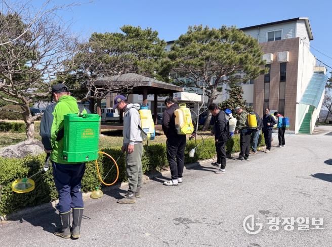 고창군 무장애향회, ‘쾌적한 무장 만들기’ 시가지 제초작업