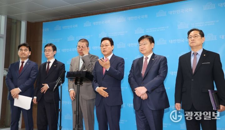 경상남도와 부산광역시 국회 기자회견