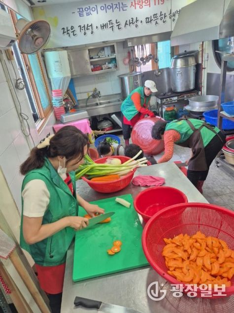 수원시 권선구 평동 새마을지도자부녀회, ‘사랑의 119 음식 음식 나눔’으로 소외 이웃 향한 온기 전달