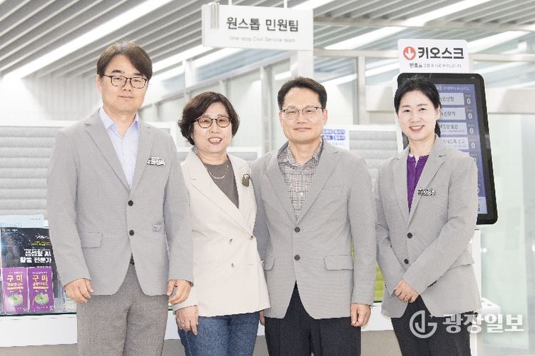 민원매니저(배테랑팀장)단체사진(왼쪽부터 윤선목, 이윤자, 정덕채, 오은주)