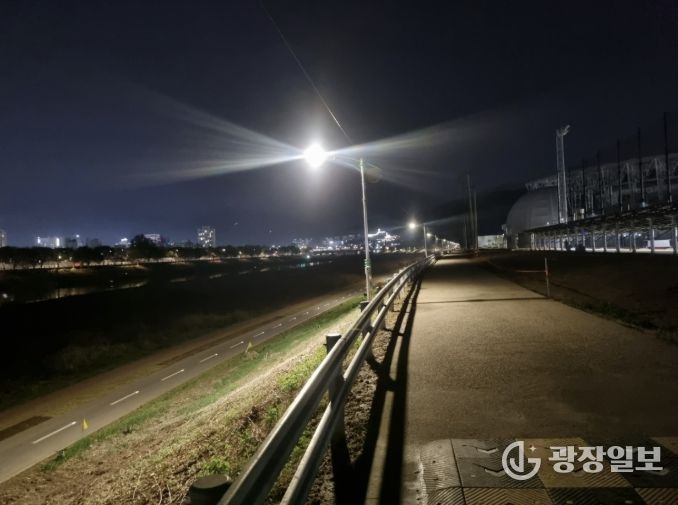 광주시, 경안천 산책로 조명개선 완료…야간 보행 안전 강화